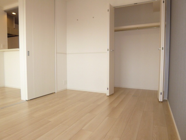 サンフラット亀島の洋室