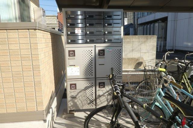 倉敷市昭和２丁目のアパートのその他共用部分|宅配ボックス完備。