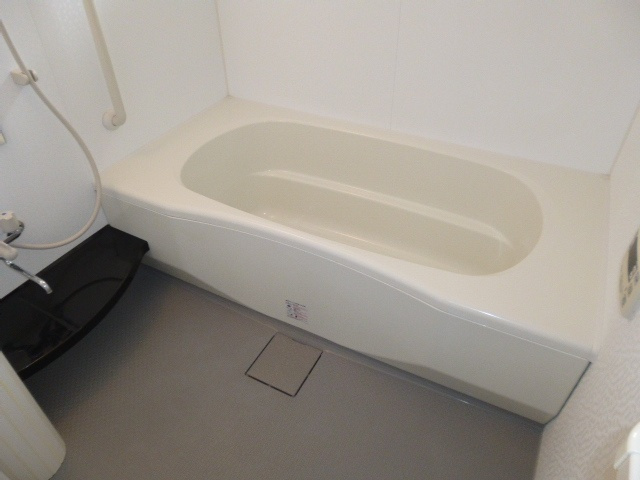 ボナールⅢの浴室|追い焚きバス（一坪タイプ）