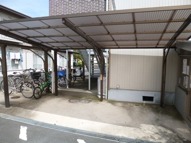 総社市中央４丁目のアパートのその他共用部分|自転車置き場