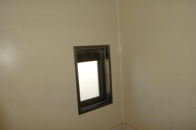 コーポ吉備路Ｂの浴室|浴室窓