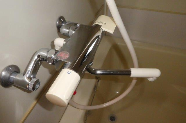 コーポ吉備路Ｂの浴室|サーモスタッド付き水栓
