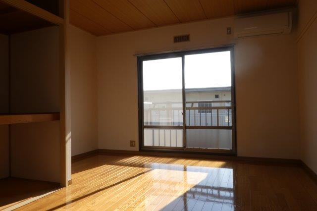 コーポ吉備路Ｂの居間・リビング|洋室