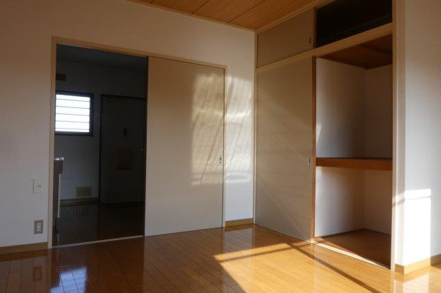 コーポ吉備路Ｂの居間・リビング|洋室