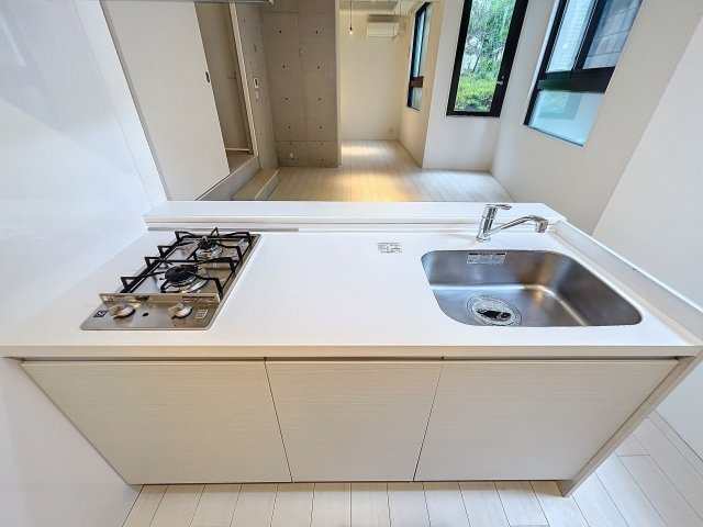 LAPiS本郷のキッチン|※写真は同タイプの別室になります
