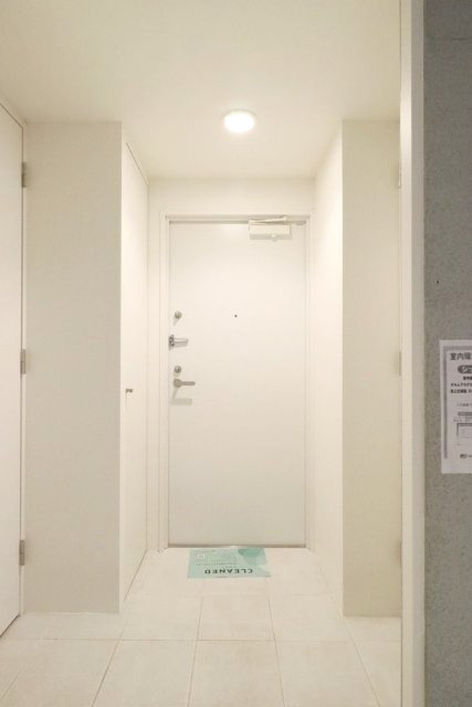 LAPiS本郷の玄関|※写真は同タイプの別室になります