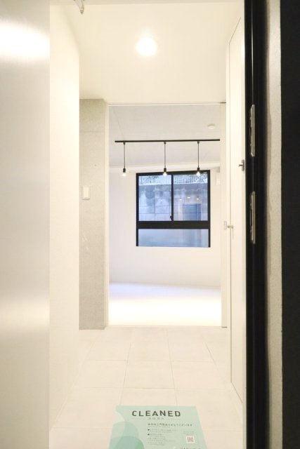 LAPiS本郷の玄関|※写真は同タイプの別室になります