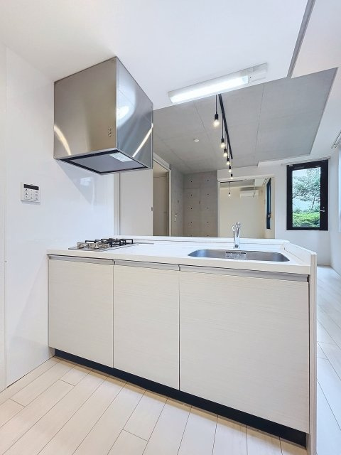 LAPiS本郷のキッチン|※写真は同タイプの別室になります