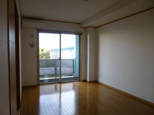 ベル・ウッドマンションの洋室