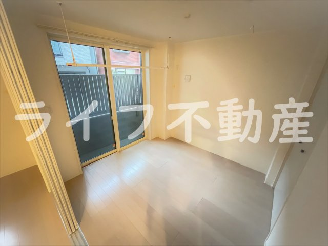 シュクル今里のバルコニー|広々とした洋室です
