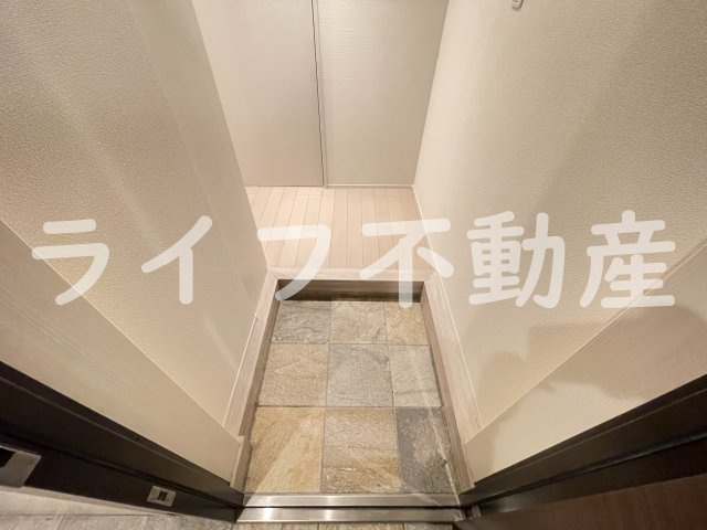 シュクル今里の玄関|収納もある玄関です