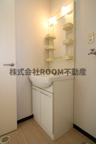 センチュリー21神之山の独立洗面台|朝の支度にも助かる、独立の洗髪洗面化粧台