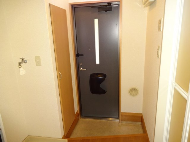 グレイスコートの玄関|写真は207号室、同タイプになります