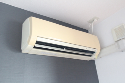 【設備】 | エスポアールSⅢ | リビングにあるエアコンです