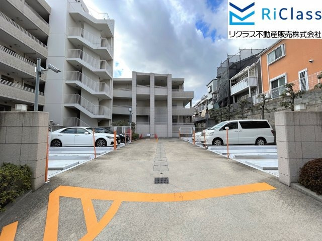 メゾン神戸籠池通の駐車場|駐車場
