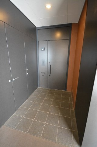 大阪福島タワーの玄関