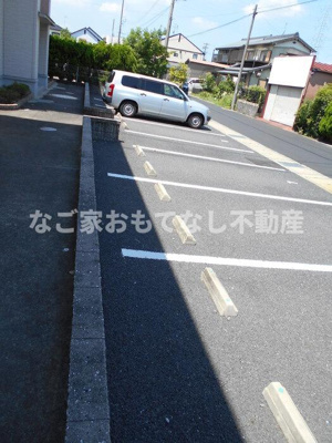 【駐車場】 | ロイヤルタウン B棟