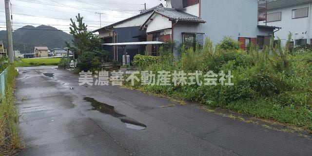 ５９６４３　岐阜市粟野西土地の前面道路含む現地写真