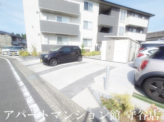 【駐車場】