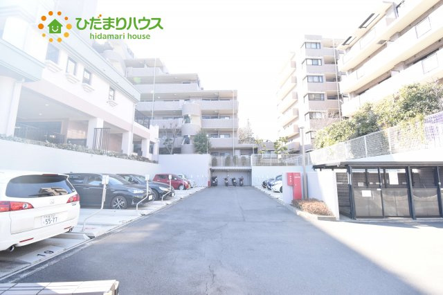 モリス大宮日進壱番館の駐車場