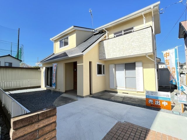 佐波郡玉村町五料　中古1280の外観|ナチュラルで飽きの来ないデザインは流行に左右されない家の形です。外構も綺麗に仕上がっています(^▽^)/
外はこのようになっています