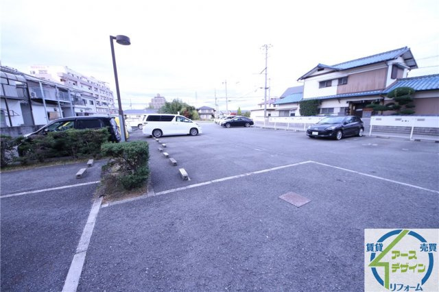 フローリッシュ二見の駐車場