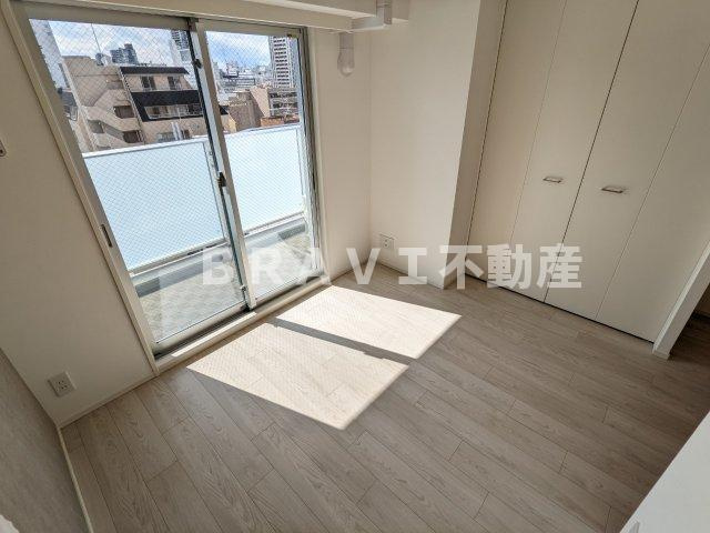 アーバス天満橋 BRAVI不動産の居間・リビング