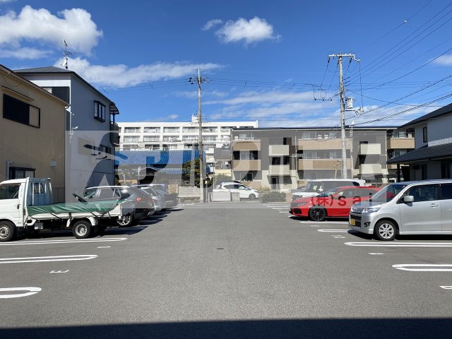 Le reposの駐車場