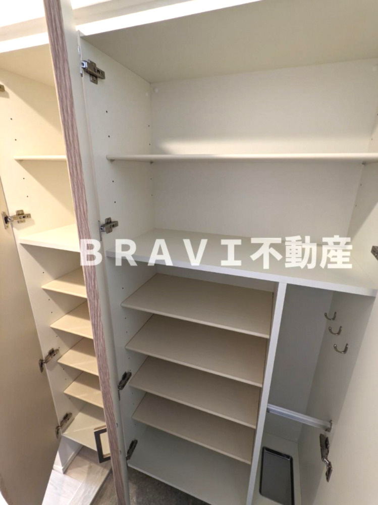 アーバス天満橋 BRAVI不動産の玄関|【アーバス天満橋】
