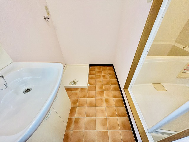 フローラル幸風の洗面所|明るい洗面所です
※反転の場合あり