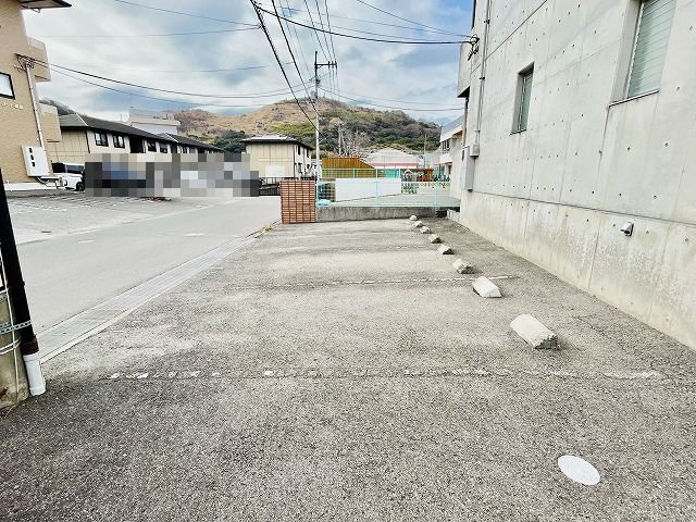 フローラル幸風の駐車場|車をお持ちの方に嬉しい駐車場付きの物件です