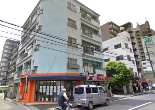 新井マンションの外観