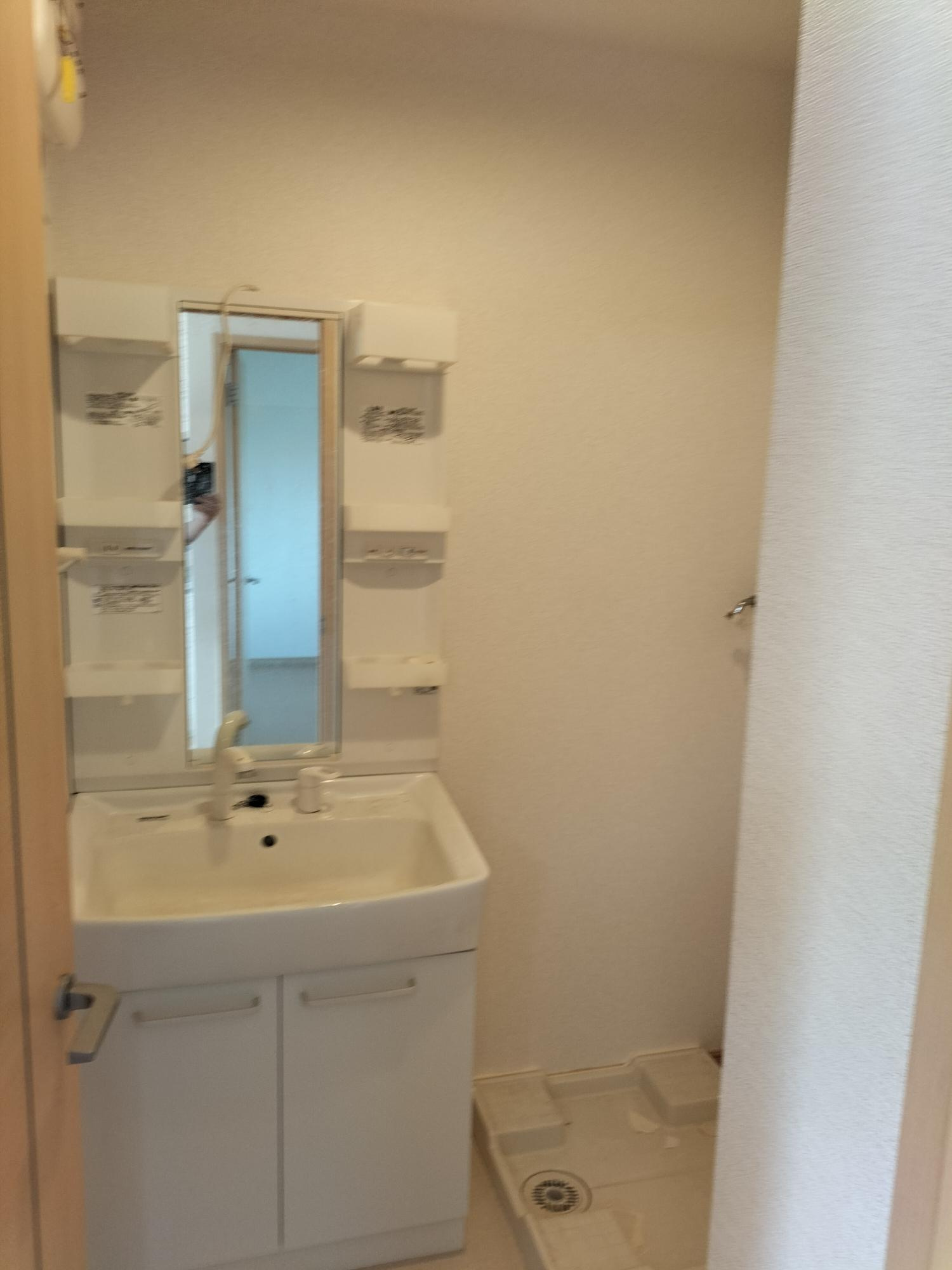 ベルソーレⅡ（家賃半額補助対象）の独立洗面台|朝の支度にも助かる、独立の洗髪洗面化粧台