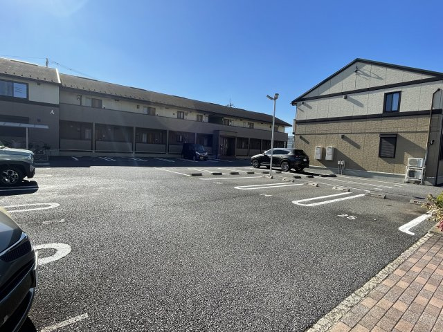フェリーチェAの駐車場