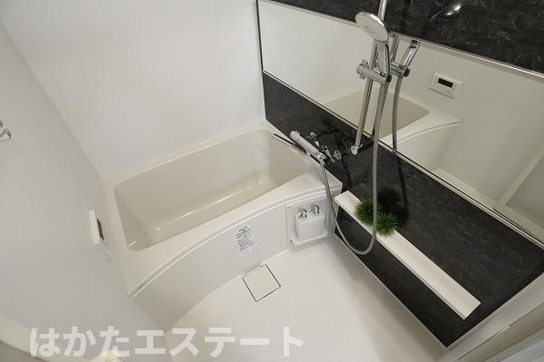 【浴室】 | サヴォイ ル・プルミエ パリエ | 日々の疲れを癒すお風呂付です