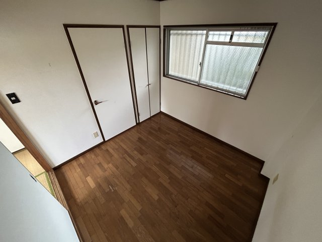 ファーストハウスの洋室