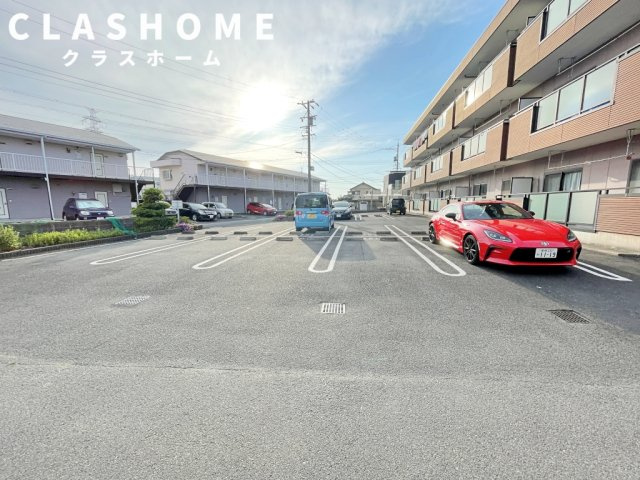 エスポアール・メゾンの駐車場|同物件の別部屋になります。