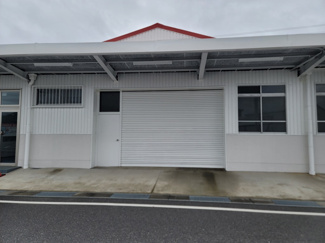 【外観】 | nonoHana南彦根 | シャッターを開けると壁がありませんので、ドアや壁などを造作して頂く必要があります。