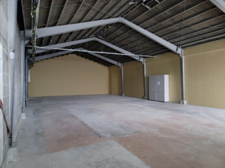 【内装】 | nonoHana南彦根 | 倉庫！て感じですね。