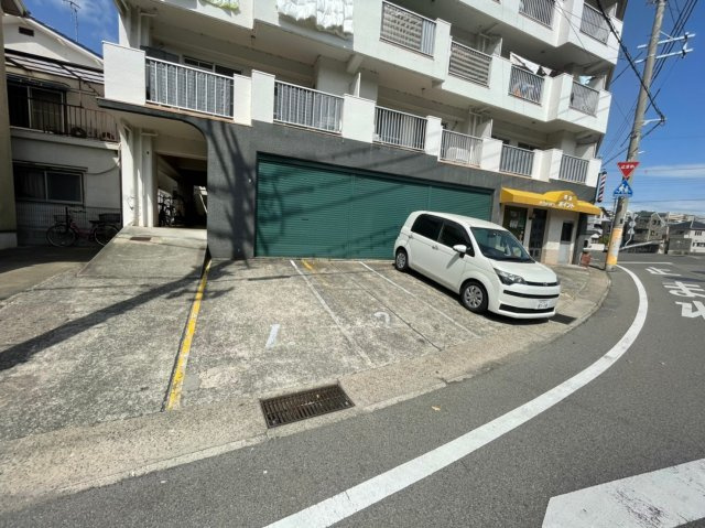 エフビルの駐車場