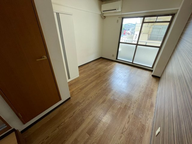 パルメゾン西脇の洋室