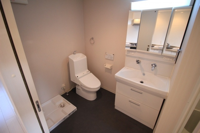 神戸市垂水区山手４丁目のアパートの洗面所