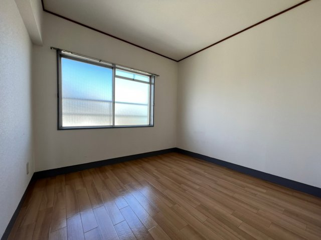 霞ヶ丘吉川ハイツの居間・リビング