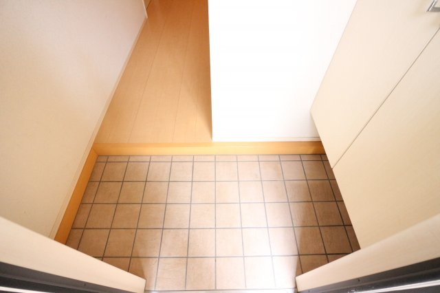 霞が丘４丁目戸建の玄関