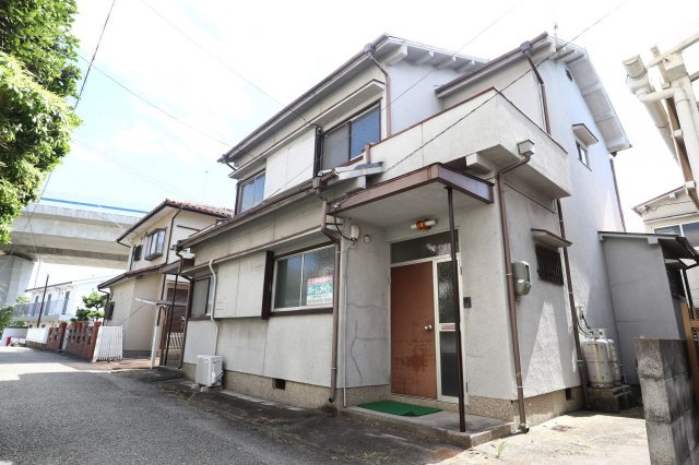 名谷町タウンハウスのエントランス