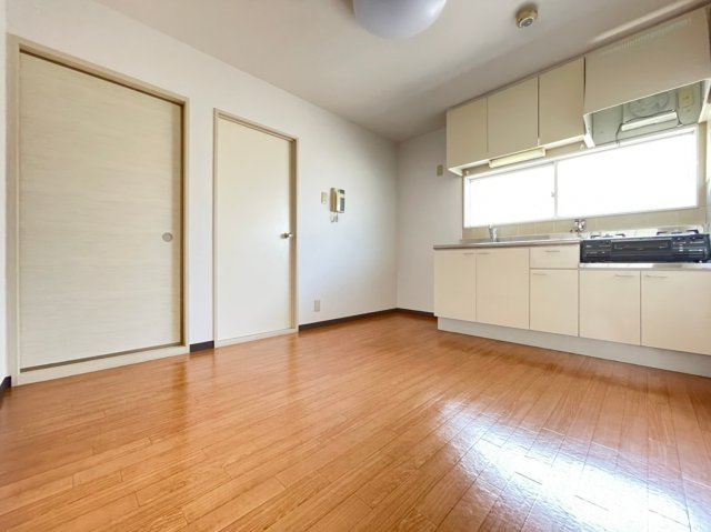 イワサキハイツの居間・リビング