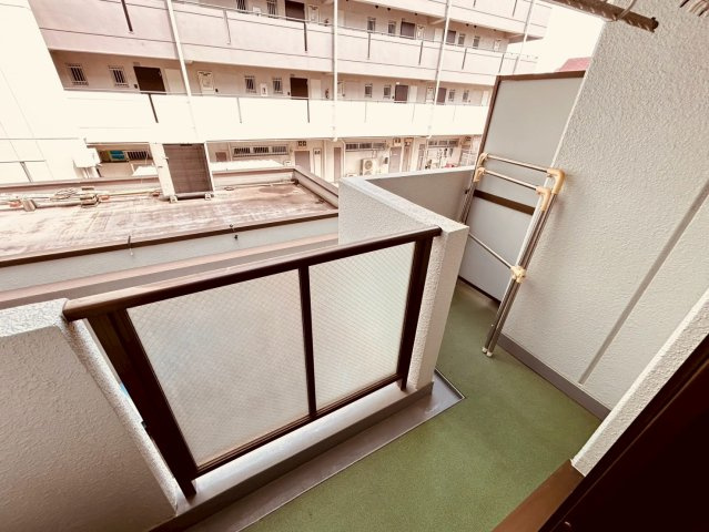 セルサス大道弐番館のバルコニー
