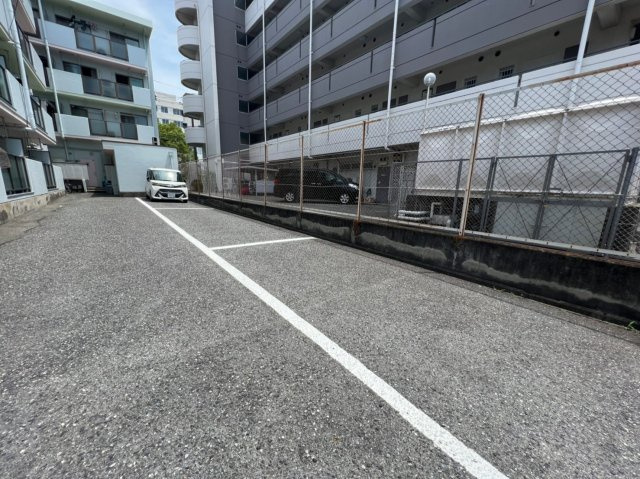 セルサス大道弐番館の駐車場