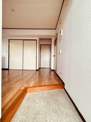 セルサス大道弐番館の玄関
