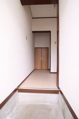 レジデンス王塚の玄関